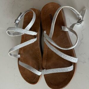 New Steve Madden Girls Jplum Silver strappy Sandal Size: 2